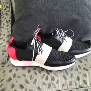 Steve Madden two tone red, black, and white shoes